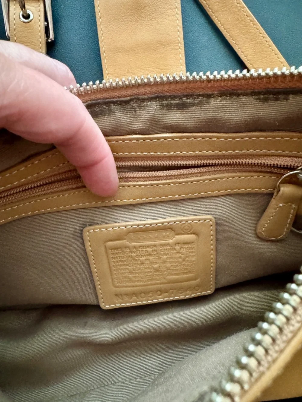 Coach - vintage tan leather shoulder bag